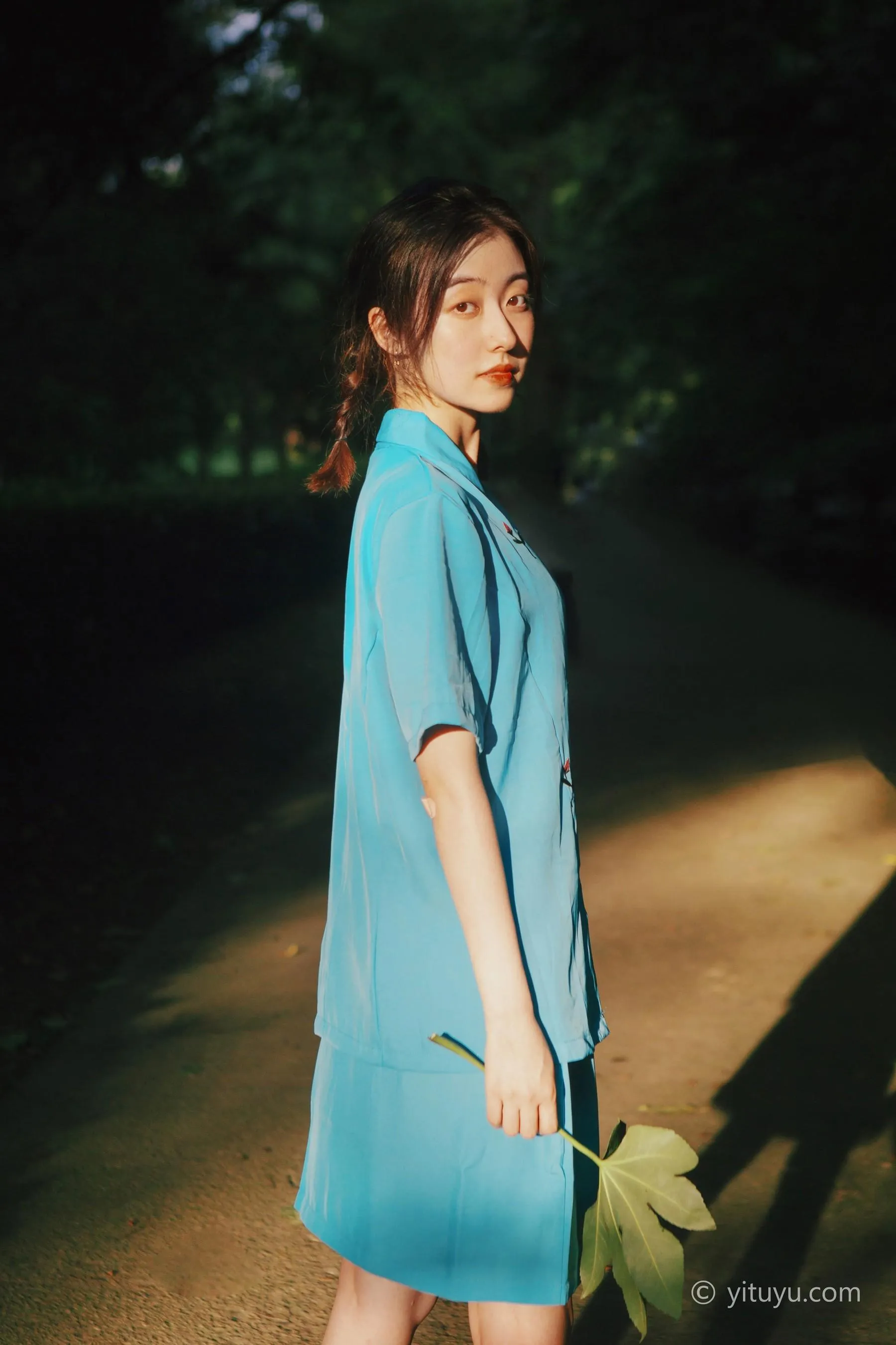 [YITUYU艺图语]2020.12.18 夏日伊始 而光阴皎洁n [24P]插图5